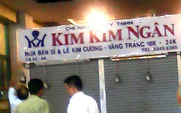 Sập trần nhà trong trung tâm thương mại An Đông