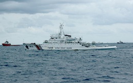 Tàu Trung Quốc ép hướng, bám sát tàu Việt Nam 30 mét