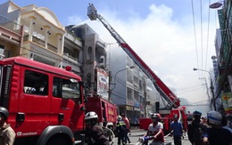 Cửa hàng ba tầng cháy dữ dội giữa trung tâm Đà Nẵng