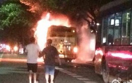 Xe buýt nổ kinh hoàng trong đêm Quảng Châu