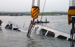 Phà chở 200 người lật úp trên sông Bangladesh