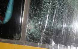 ​Gia Lai: xe khách liên tục bị ném đá