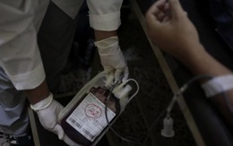 Bắt băng nhóm chuyên ép học sinh hiến máu