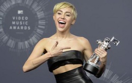 Miley Cyrus đưa người vô gia cư lên nhận giải MTV Video Music