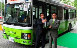 Isuzu thử xe buýt chạy vi tảo đầu tiên