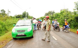 Truy đuổi, bắt thanh niên cướp taxi trong đêm