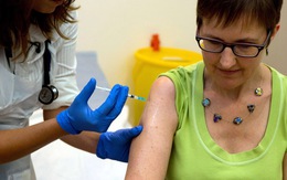 Anh: Lần đầu tiên thử nghiệm vắcxin ngừa Ebola trên người