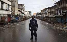 Sierra Leone phát hiện thêm 70 thi thể nạn nhân Ebola