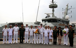 Tàu Hải quân Hoàng gia Úc cập cảng Sài Gòn