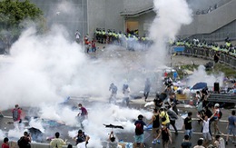 Hong Kong tê liệt vì biểu tình