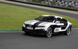 Audi thử xe không người lái đạt tốc độ 305 km/h
