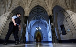 Kẻ tấn công tòa nhà quốc hội Canada không bị theo dõi