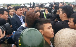 Dân "vây" Bộ trưởng Đinh La Thăng giữa công trường