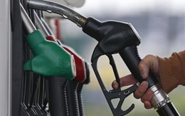 Giá dầu giảm xuống mức thấp kỷ lục trong 5 năm