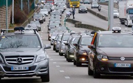 ​Pháp: taxi đổ về Paris chống Uber