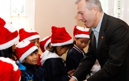 Tân Đại sứ Mỹ tổ chức tiệc Giáng sinh cho trẻ mồ côi
