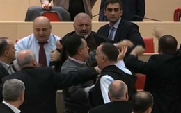 Choáng với clip nghị sĩ Gruzia đấm đá nhau giữa quốc hội