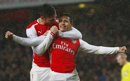 Sanchez tỏa sáng, 10 người Arsenal đá bại QPR