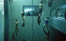 Lặn xuống hồ bơi sâu nhất thế giới