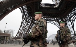 ​Pháp truy đuổi nghi can tấn công tuần báo Charlie Hebdo