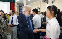 300 học sinh giao lưu với Huân tước David Puttnam