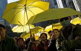 Hàng ngàn người Hong Kong lại biểu tình