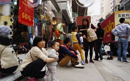 ​Hong Kong xem xét hạn chế du khách Trung Quốc