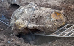 Tạm giữ tảng đá quý "khủng" gần 30 tấn