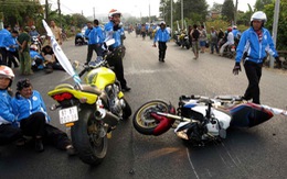 Thành viên đội mô tô bảo vệ đoàn đua xe đạp tử nạn