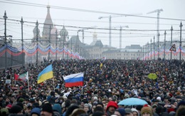 Hàng chục ngàn người tuần hành tưởng nhớ ông Nemtsov