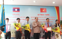 Lào trao huy chương Hữu nghị cho các cá nhân, tập thể