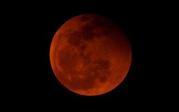 Ngắm “mặt trăng máu” khắp nơi