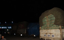​Hàng trăm xe quá tải “cố thủ” quanh trạm cân An Khê