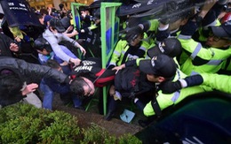 Người biểu tình vụ chìm phà Sewol đụng độ với cảnh sát