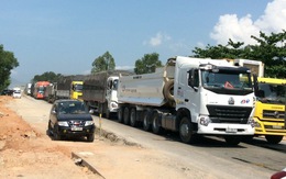 Kẹt xe ở đèo Phước Tượng: đã dời xe container chết máy