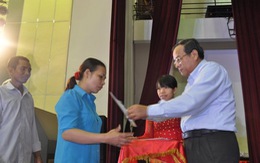 ​Trao vốn “Tiếp sức nhà nông cho con đến trường” tại Bình Thuận