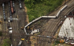 Đoàn tàu Amtrak “chạy quá tốc độ” khi bị lật