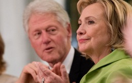 Vợ chồng Clinton kiếm được 30 triệu USD từ sách, diễn thuyết