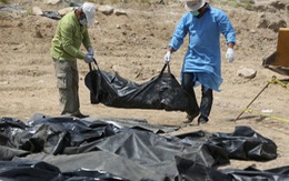 Tìm thấy hố chôn 470 nạn nhân bị IS hành quyết