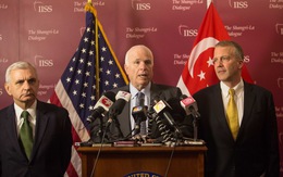 John McCain: Đề nghị Mỹ nới lỏng thêm cấm vận vũ khí cho Việt Nam