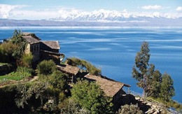 ​1.400 tình nguyện viên Bolivia tham gia khử nhiễm hồ Titicaca