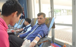 Đại sứ đặc mệnh toàn quyền Australia tại VN hiến máu nhân đạo