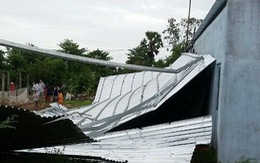​Mưa gió làm tốc mái 13 căn nhà, 3 người bị thương