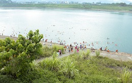Sông Đà thành bãi biển thu nhỏ trước cái nóng 40oC
