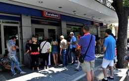 Hi Lạp mở cửa ngân hàng, túi tiền dân teo tóp