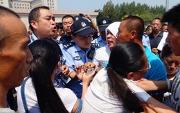Người dân Thiên Tân đụng độ cảnh sát
