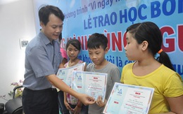 ​Buổi lễ trao học bổng đầm ấm, thân thương