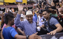 Cựu thủ tướng Malaysia bị thẩm vấn