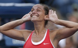 Serena bất ngờ thua Vinci ở bán kết US Open