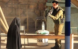 Bức ảnh lính Israel bắn chết bé gái Palestine gây phẫn nộ